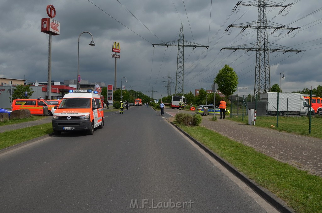 Schwerer Bus Unfall Koeln Porz Gremberghoven Neuenhofstr P043.JPG - Miklos Laubert